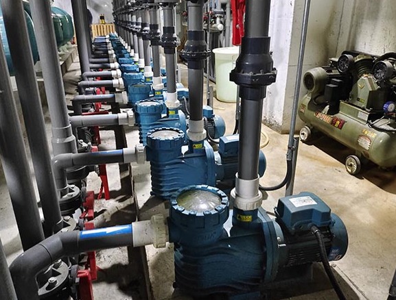 游泳池水泵中定频水泵和变频水泵怎么选？