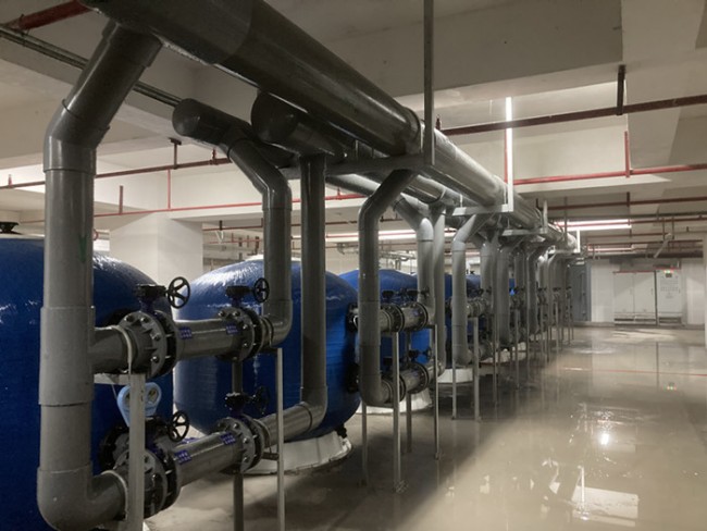 如何计算泳池水量以选择合适的设备？