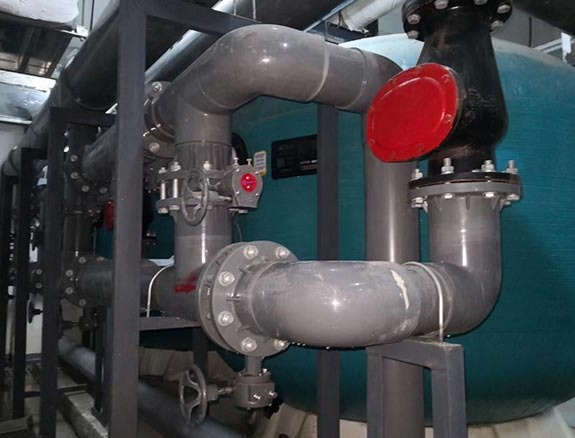 如何正确使用泳池水处理药剂？